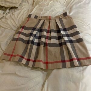 Burberry jr. Girls mini skirt in good condition